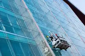 apa itu gondola gedung digunakan untuk membersihkan kaca fasad gedung tinggi