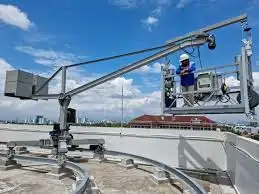 apa itu gondola gedung dengan sistem BMU di atas atap bangunan tinggi