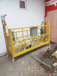 Harga gondola gedung berupa platform kerja gantung untuk perawatan dan proyek bangunan