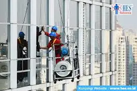 apa itu gondola gedung dan fungsinya untuk membersihkan kaca gedung tinggi