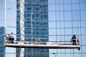 Perawatan gondola gedung pada fasad kaca untuk menjaga keamanan dan kebersihan bangunan tinggi