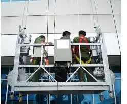 "Spesifikasi gondola gedung dengan platform kerja untuk perawatan bangunan tinggi"